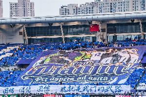 津媒介绍津门虎主场TIFO：球迷和球队荣辱与共、风雨同舟