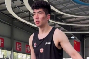 余嘉豪出镜！浙江男篮晒球队的训练视频：力量日️