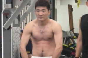 尽显肌肉线条！孙铭徽晒个人训练视频：一百个计划继续