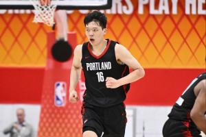 媒体人：杨瀚森在洛杉矶特训 8月中旬回国家队报到 准备世预赛