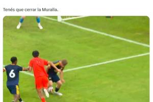 赵松源对枪手1V4进球引外网热议：中国足球在成长；下届世界杯见