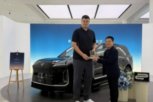 喜提蔚来ES9！姚明：苦等两月正式入群 还请各位车友多关照