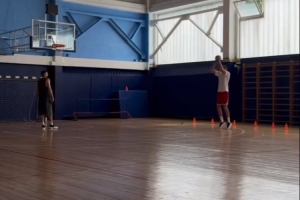 波尔津吉斯社媒晒训练视频：仅有投篮一项 强度不大但手感不错