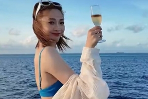 翟晓川妻子晒一家子在马尔代夫游玩的视频：先来个开头看看
