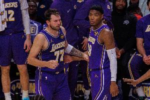 名记：我很好奇湖人为何放走八村塁斯玛特肯纳德 而选择塞克斯顿