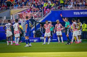 韦伯：FIFA撤销巴洛贡红牌让我深感不安，这将助长阴谋论
