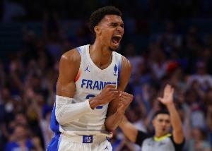 状态低迷！文班亚马8投3中&三分6中1仅得10分5板6失误吞下败局