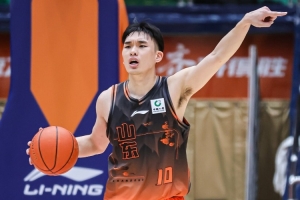 鲁媒：状元谢智杰新赛季继续山东高速男篮哪也不去