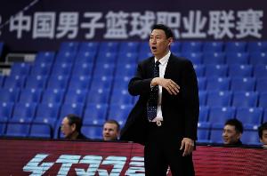 李楠完成上任北京男篮主帅后首秀 球队热身赛两连胜