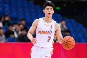 杨阿力：我想为球队奉献自己的一份力量 所以休赛期一直在训练