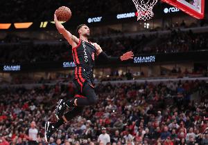 谁是公牛队史最好的扣篮球员？内特·罗宾逊：拉文