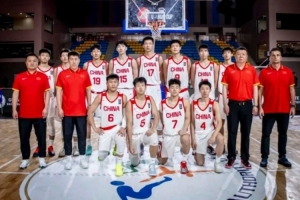 苏群：只要年龄是真的 中国U18男篮输给澳大利亚也是可喜可贺