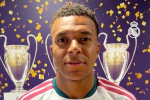 一个词形容伯纳乌？姆巴佩和维尼修斯、裤袜：魔法，阿诺德：家
