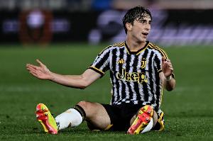 两名尤文队记：米雷蒂转会文件已办妥，球员将在明日前往土耳其