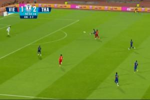 3-0变2-2！泰国点球踢飞+后卫门将双双乌龙，东盟杯送越南夺冠