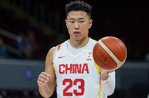 状态还是不对！贺希宁4中1仅拿2分1板4助 正负值-10