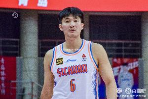四川新增注册6人：洪辛C类合同续约一年 两名新秀签下A2类合同
