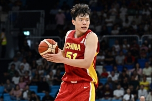 媒体人：中国男篮破解了边线球这个世界难题 杨瀚森打进关键上篮