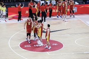 媒体人：中国男篮防转换质量比较差 但黎巴嫩男篮防转换也不太行