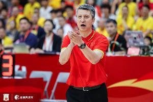 曾令旭：中国男篮的快攻打出来了 三分出机会了都很坚决