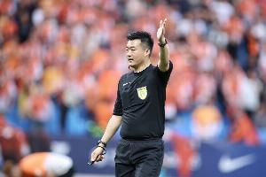 记者：VAR裁判王巍多次出现对申花不利判罚，执法能力遭怀疑