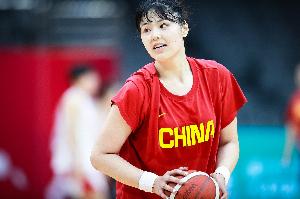 李月汝丢护照媒体人三问 ：何需邮寄？何不早备？何不回国补办？