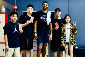 吴泽昊晒照：收到了塔图姆本人亲自派送的专属感谢红包 怎能不爱