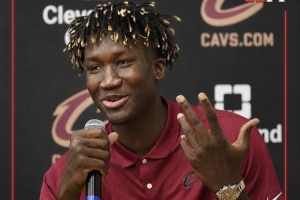 Scotto：骑士4年926万美元签下哈利法·迪奥普 首年136万全额保障