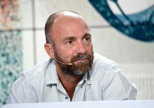 杜加里谈福法纳佣金事件：球员可能缺乏主见，家人的做法太可耻