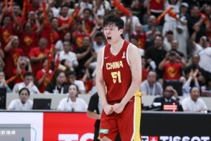 绝杀后的感受？杨瀚森：没啥感受 就是发现小黑不笑嘻嘻的了
