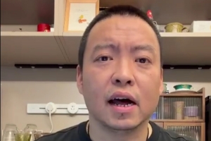 解说：本西非常有天赋但就是没篮 正好他赶上NBA最强调投篮的时期