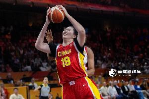 媒体人：张子宇速度劣势本场被放大 别总找内线要发挥主观能动性