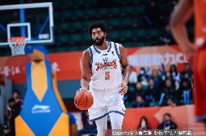 媒体人：新疆男篮倾向与上赛季外援劳森续约 但也预备了应急预案