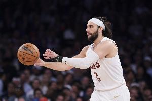 斯特鲁斯：进NBA得接受自己不再是进攻前几选择 防守让我留在场上