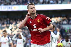 曼联官方通报训练情况：卢克·肖、德里赫特休息日 巴莱巴缺席
