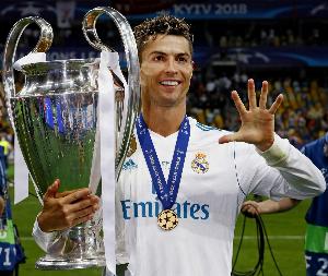队报评欧冠历史最佳阵未选C罗：人生不只有纪录 后期不再是组织者