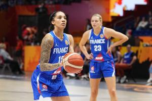 中国女篮今晚对手~法国女篮场均狂轰101.7分&13.7断 多项数据第一
