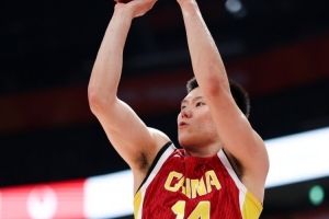 敢打敢拼！李弘权小组赛场均9.5分6板2.5助 投篮命中率53.3%