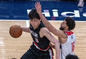 队记：奇才认为吉尔很有价值 乐于指导年轻人&也愿意打替补