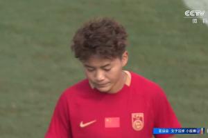 下半场比赛开始，中国女足换人调整，王霜、陈巧珠、李晴潼登场