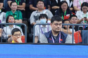 杨毅：篮协不可能全部推倒重来 中国足球都推到监狱了也没用