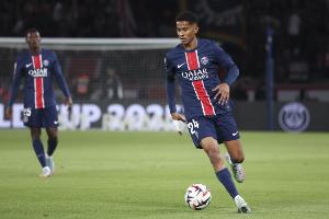 巴黎官方：马尤卢左大腿受伤后，将在未来数周接受治疗