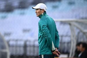 国足0-4！媒体人：国足和男篮有点像，把郭士强和邵佳一架火上烤