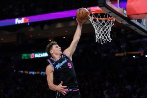 挺抢戏！拉松半场3中3高效拿下13分2板2助2断 罚球7中7