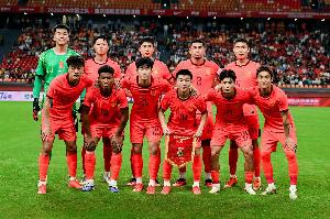 足球报：国足近日通过开会、观看比赛视频反复强调队伍的统一性