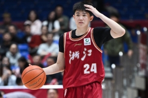5犯规照样输出！李悦洲9中5&三分4中3砍下16分2助2断