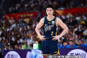 正负值-9！胡明轩14分钟仅1中1拿2分2助 上一场7中3