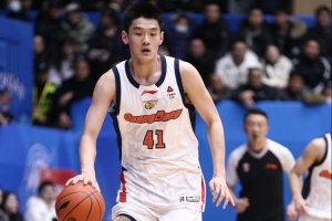 成熟了不少！王洪泽半场出战12分钟 6中4高效拿到10分