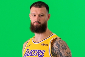 卢尼：马穆是个非常全面的球员 他能拉开空间也能在低位得分