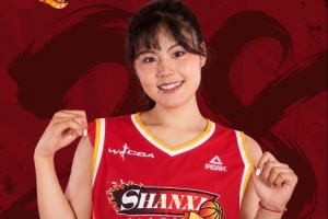 媒体人：多年的海外之旅 李月汝做出了经济等多方面的牺牲